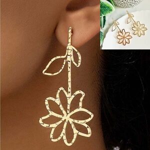 2/$30🌵 Gold Hammered Metal Flower Earrings Upside Down Garden Bohemian Gift NEW